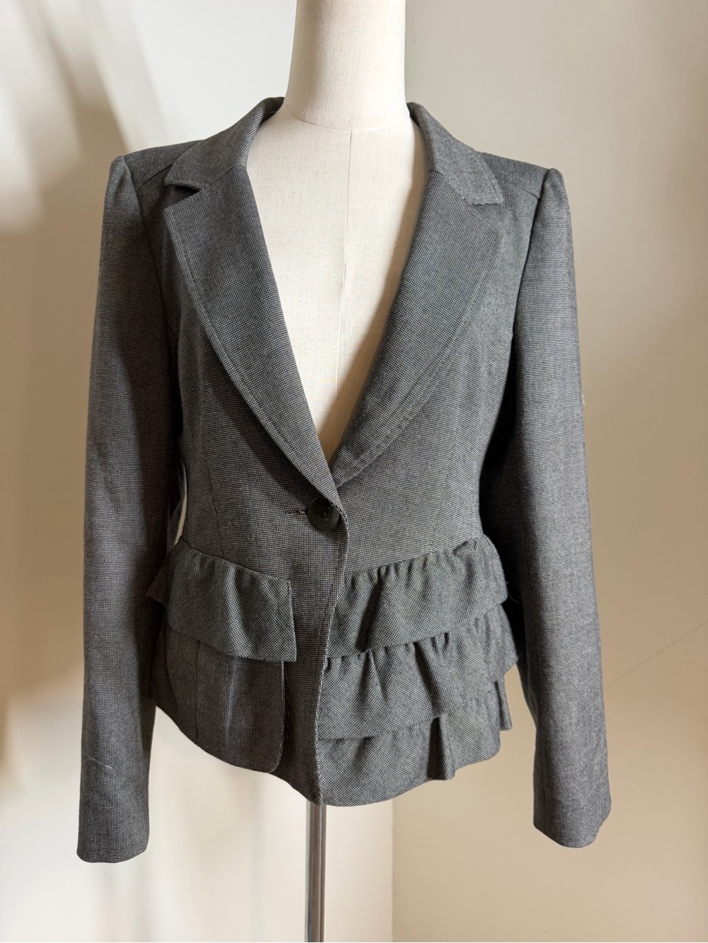 Nanette Lepore Women's Black White Ruffled -SZ 8- Short Peplum Blazer